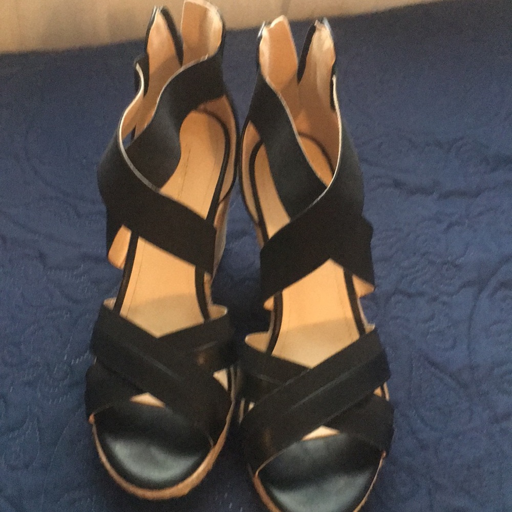 Black wedges